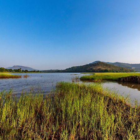 Saffronstays Lakeview Nivara - Farm Stay Villa With Private Pool Near Poona Buitenkant foto