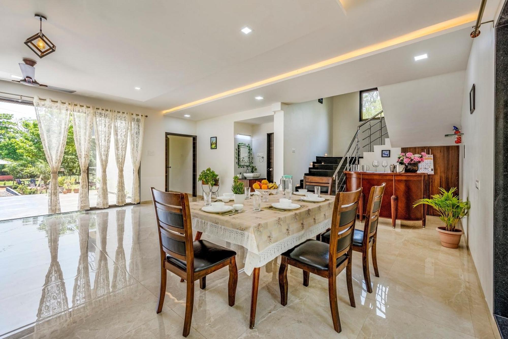 Saffronstays Lakeview Nivara - Farm Stay Villa With Private Pool Near Poona Buitenkant foto